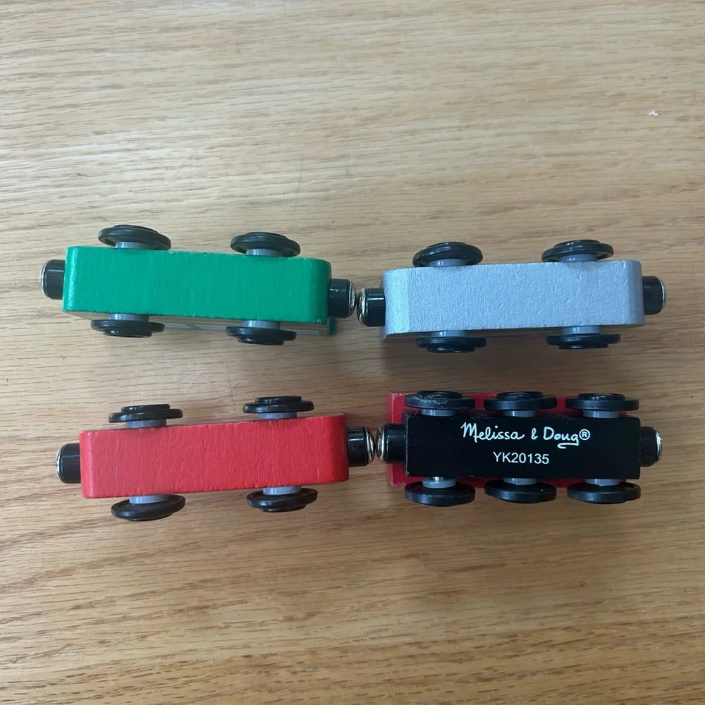 Melissa & Doug Wooden Train‎ Cars Engine & Carriages Lot of 4 Toy Railway Set
